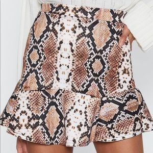 Snake print micro skirt. NEW